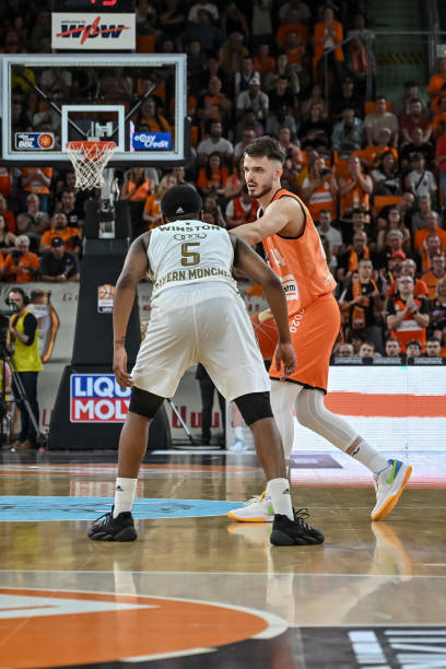 一面坚固的 一面坚固的