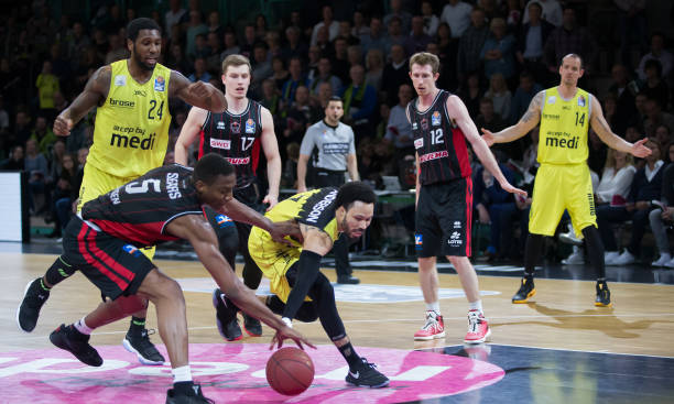 他在关键的 他在关键的