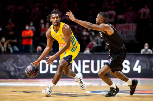 香港与利雅 香港与利雅